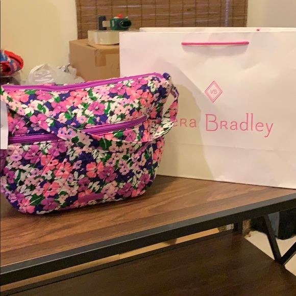 Vera Bradley Handbags - NEW!!! Vera Bradley messenger / shoulder bag!!!